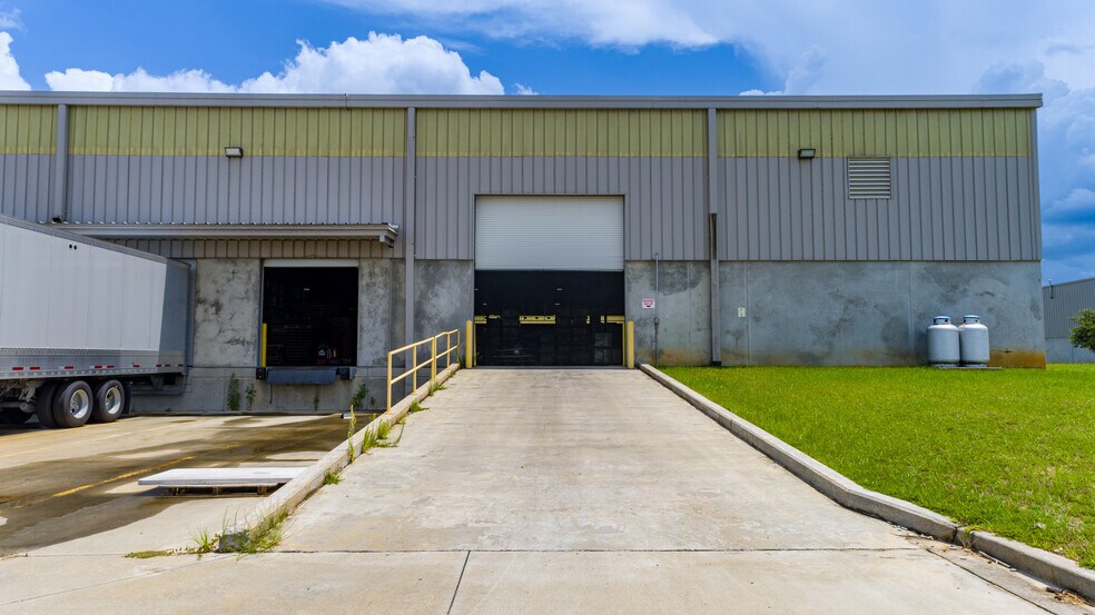 More Photos Of 101 Morgan Lakes Blvd, Pooler Warehouse For Lease