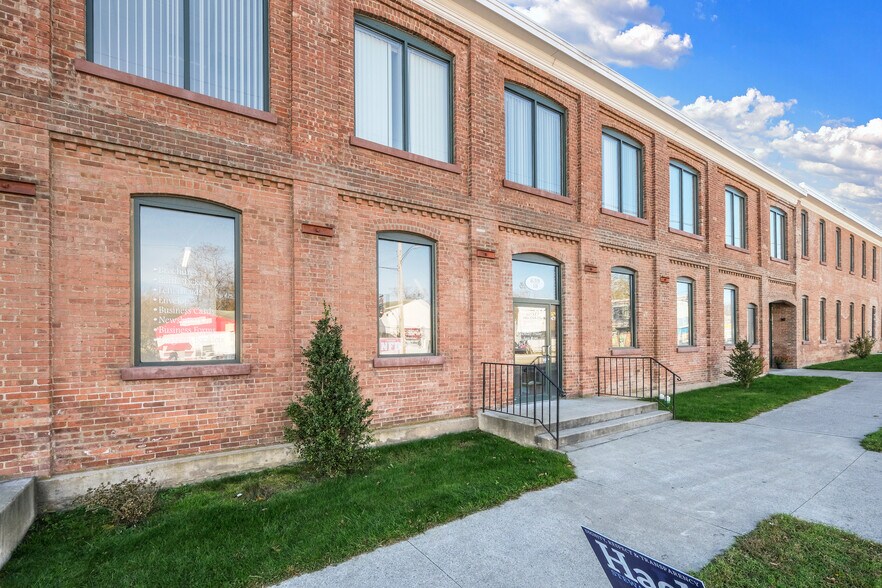 More Photos Of 637-641 Broadway, Newburgh Light Manufacturing For Lease