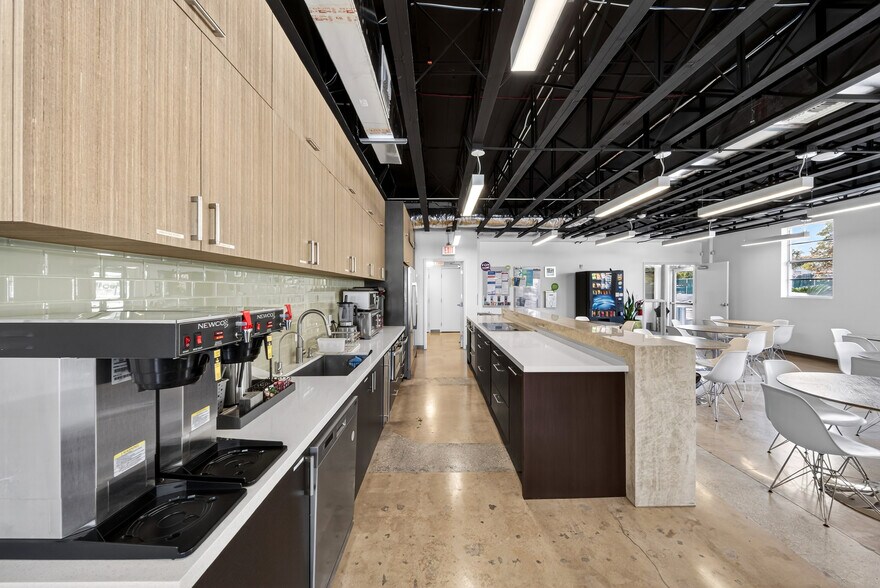 More Photos Of 7630 Biscayne Blvd, Miami Office For Lease