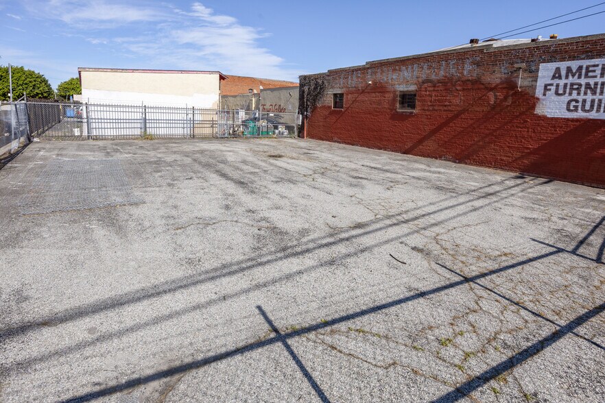 More Photos Of 1141 S Pacific Ave, San Pedro General Retail For Sale