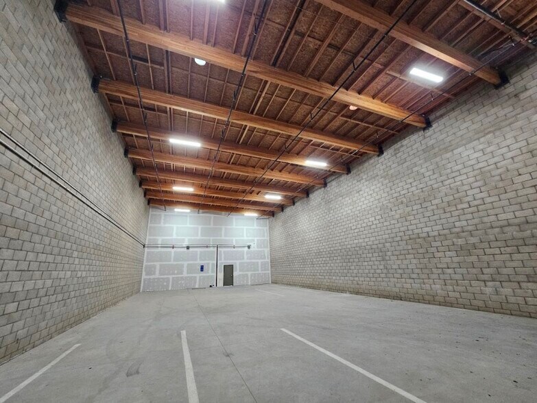 More Photos Of 2614 S Central Ave, Los Angeles Warehouse For Lease