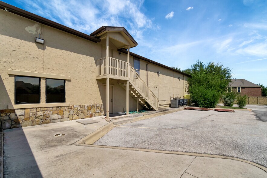 More Photos Of 7716 Davis Blvd, North Richland Hills Storefront For Lease