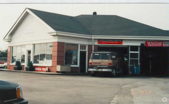 Primary Photo Of 1701 W Algonquin Rd, Mount Prospect General Retail For Sale