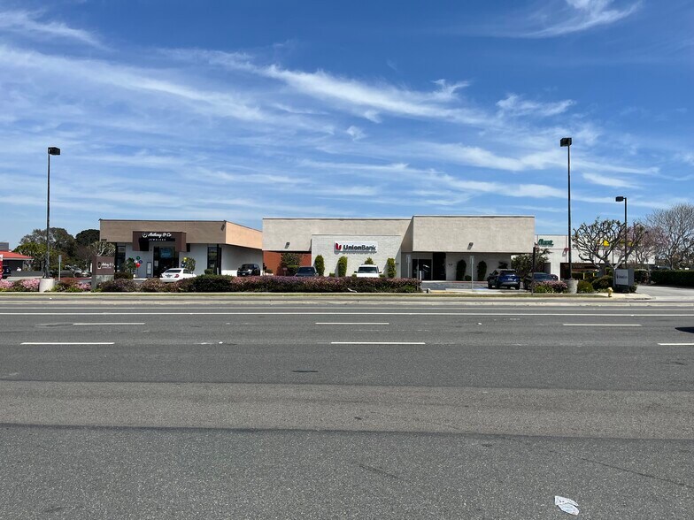 More Photos Of 24030 Hawthorne Blvd, Torrance Storefront For Lease