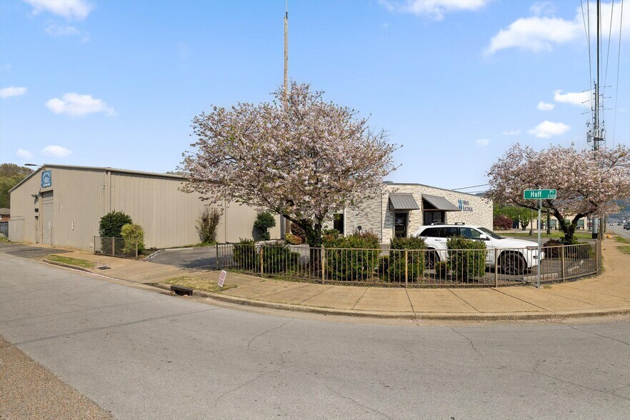 More Photos Of 1801 E 23rd St, Chattanooga Light Distribution For Lease