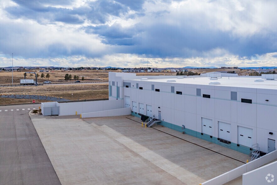 More Photos Of 14820 Compark Blvd, Parker Industrial For Sale