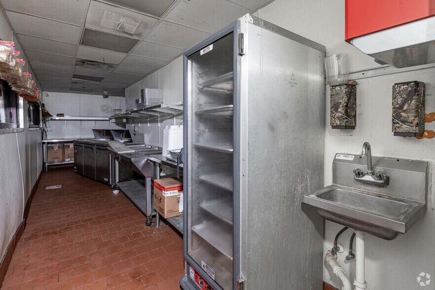 More Photos Of 18745 Redland Rd, San Antonio Restaurant For Lease