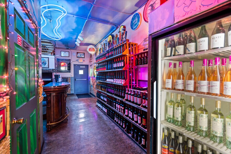 More Photos Of 3538 Columbia Pky, Cincinnati Restaurant For Sale