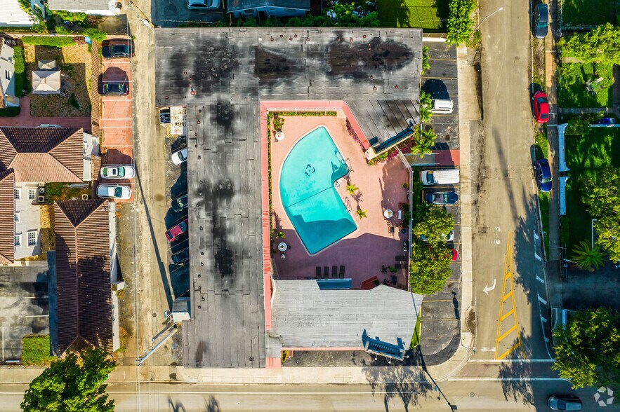 More Photos Of 1010 S Federal Hwy, Hollywood Hotel For Sale
