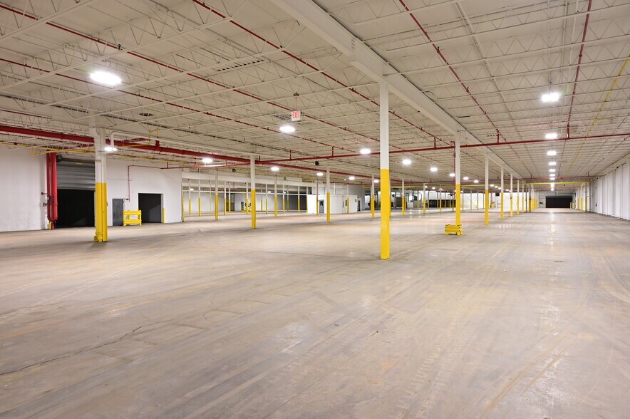 More Photos Of 7130 Krick Rd, Walton Hills Warehouse For Lease