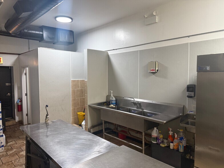 More Photos Of 321-325 E Pershing Rd, Chicago Freestanding For Lease