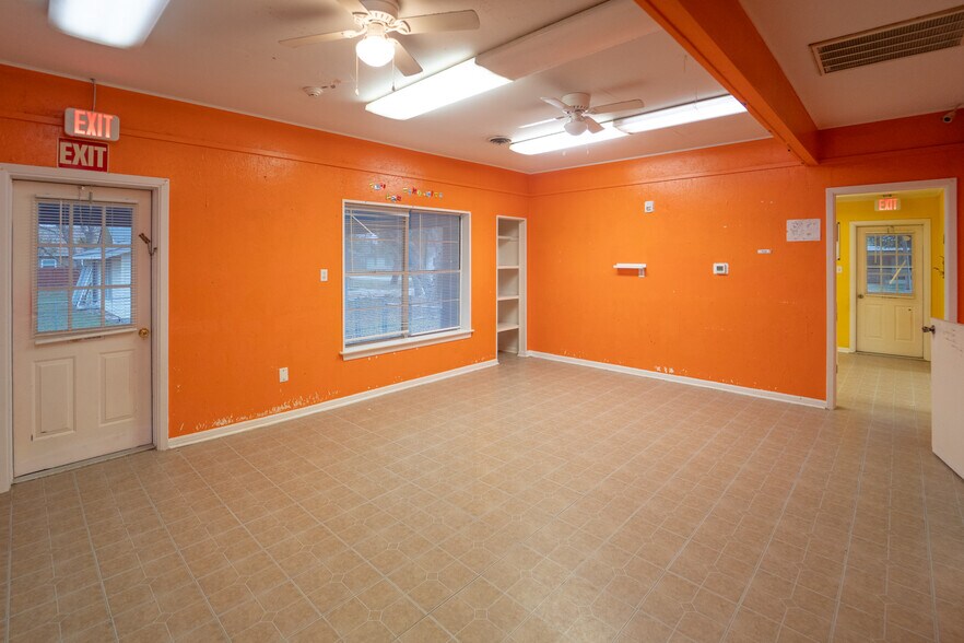 More Photos Of 105 Ward St, Cuero Daycare Center For Sale
