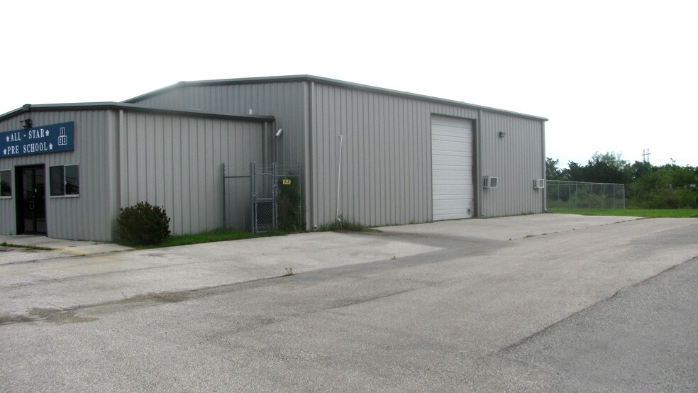 More Photos Of 950-1050 N Pine Rd, Texas City Warehouse For Lease