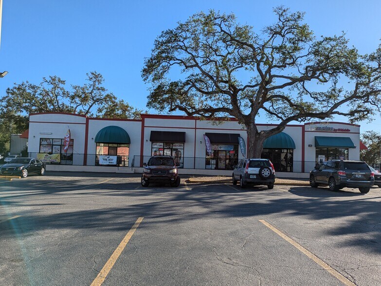 More Photos Of 11022-11130 S US Highway 41, Gibsonton Unknown For Lease