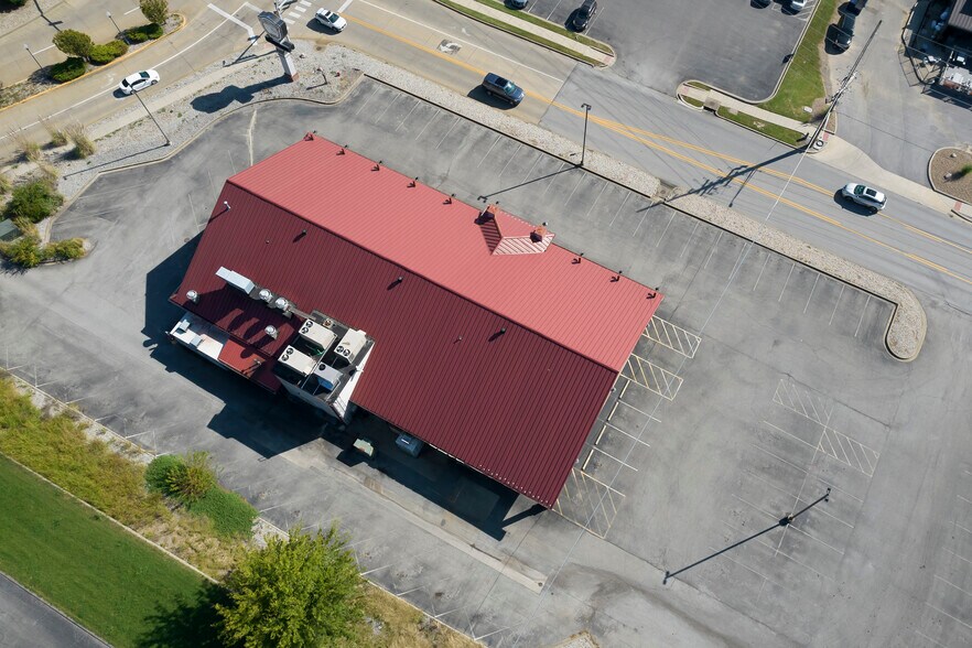 More Photos Of 2700 17th St, Marion General Retail For Sale