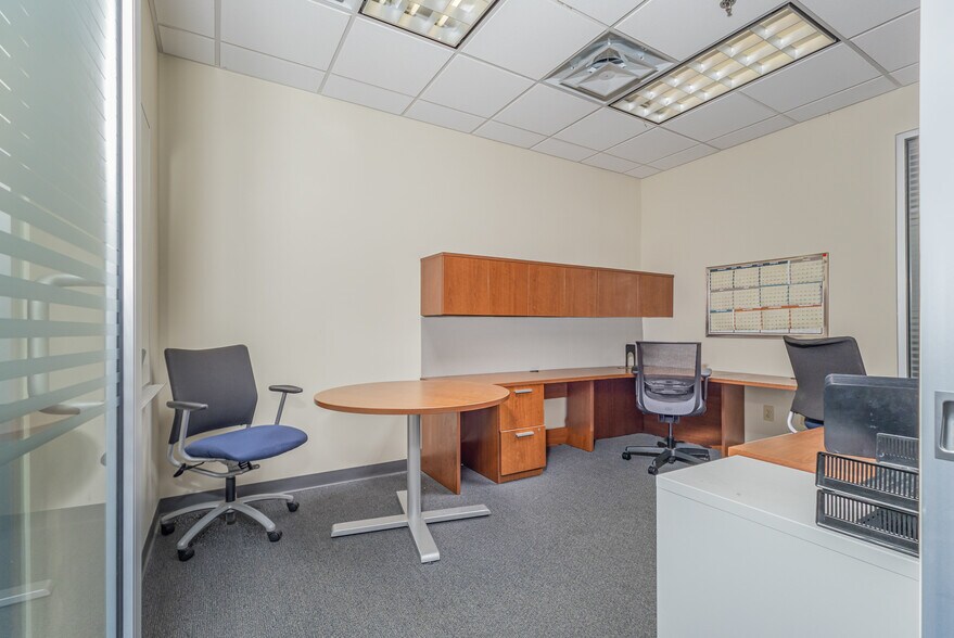 More Photos Of 5546 Fair Ln, Fairfax Office For Lease