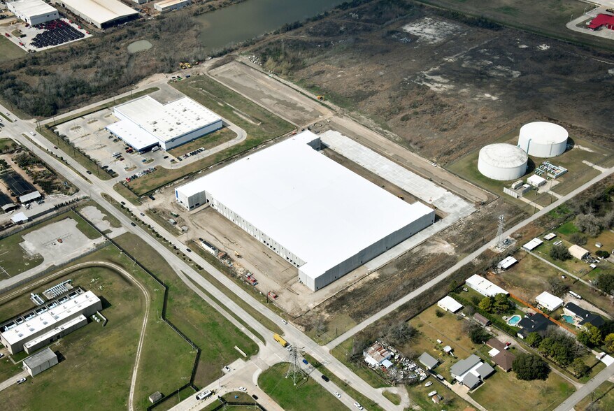 More Photos Of 2555 Genoa Red Bluff Rd, Pasadena Distribution For Lease