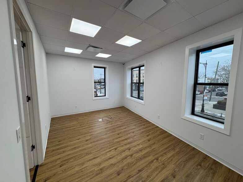 More Photos Of 7102 Myrtle Ave, Ridgewood Storefront Retail Office For Lease