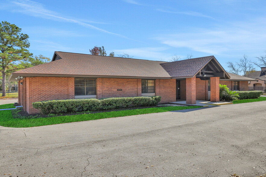 More Photos Of 6601-6535 Chester Ave, Jacksonville Continuing Care Retirement Community For Lease