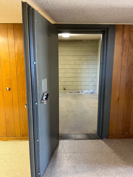 More Photos Of 3183 S Parkway Dr, Fresno Office For Lease