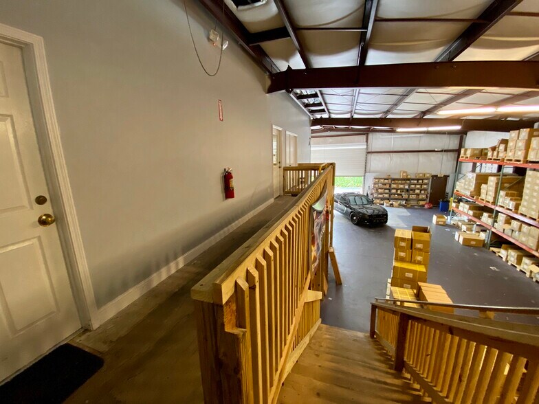 More Photos Of 104 Liberty Center Pl, Saint Augustine Warehouse For Lease