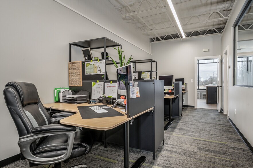 More Photos Of 840 Main St, Charlestown Office For Sale