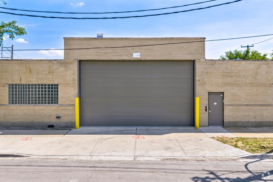 More Photos Of 1657 N Kostner Ave, Chicago Warehouse For Lease