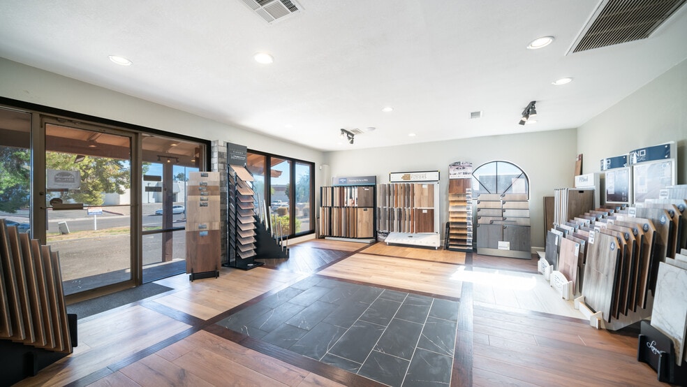 More Photos Of 680 N Golden Key St, Gilbert Warehouse For Lease