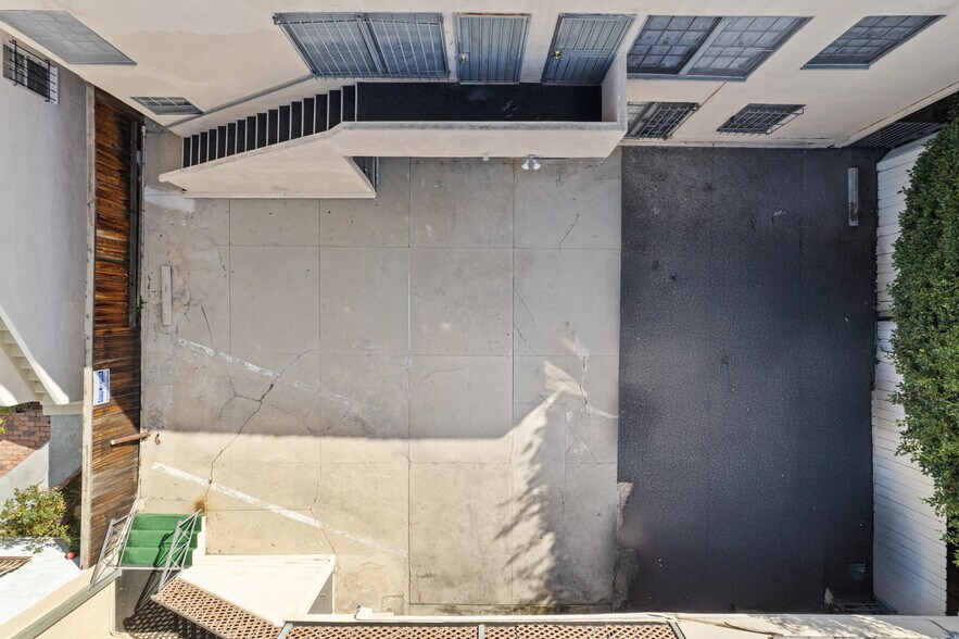 More Photos Of 209 S Reeves Dr, Beverly Hills Apartments For Sale