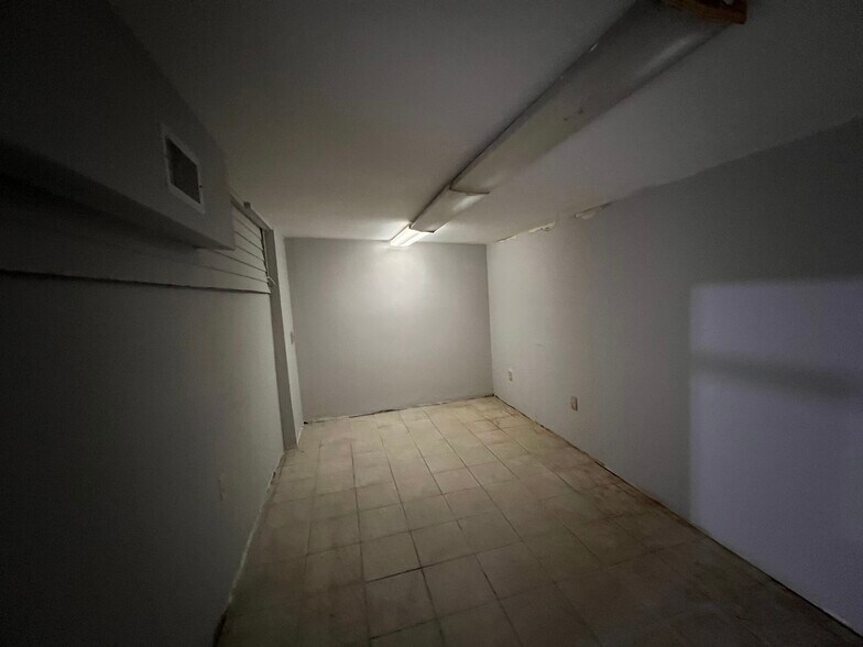 More Photos Of 9021 160th St, Jamaica Storefront Retail Office For Lease