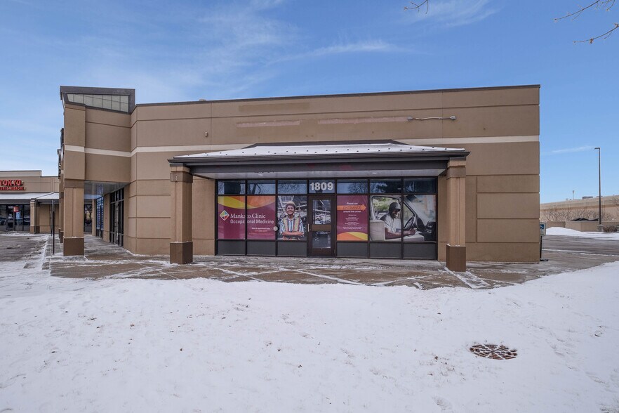 More Photos Of 1809-1859 Adams St, Mankato Storefront For Lease