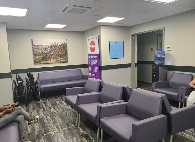 More Photos Of 375 E Main St, Bay Shore Medical For Lease