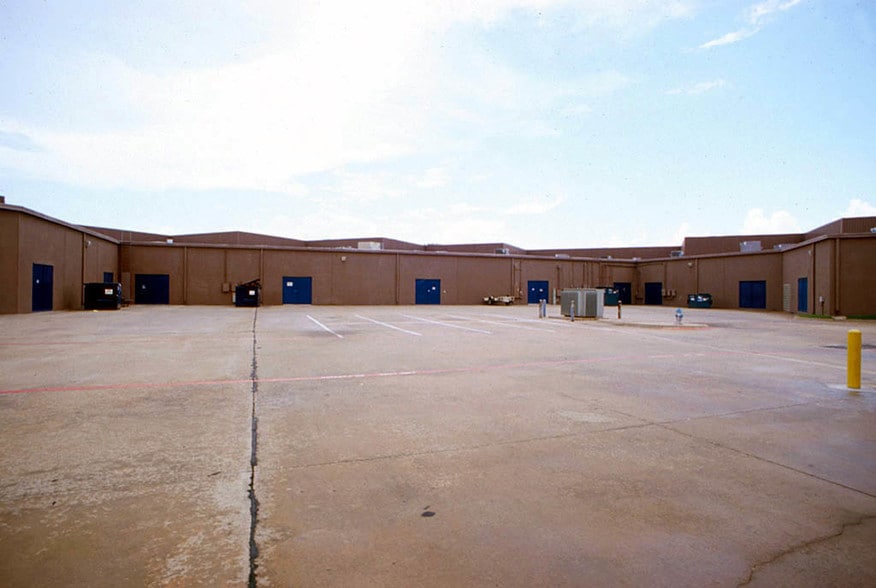 More Photos Of 1100 Jupiter Rd, Plano Showroom For Lease