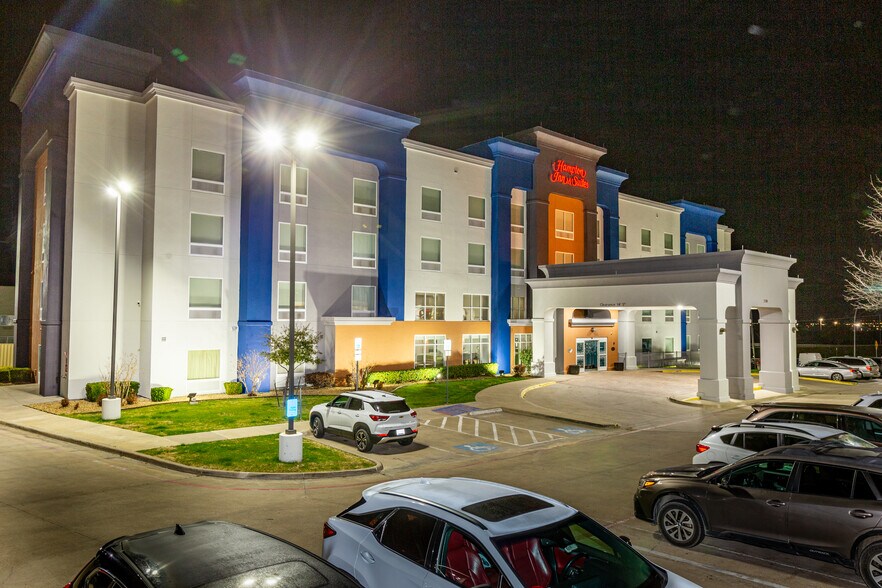 More Photos Of 2700 Green Oaks Rd, Fort Worth Hotel For Sale