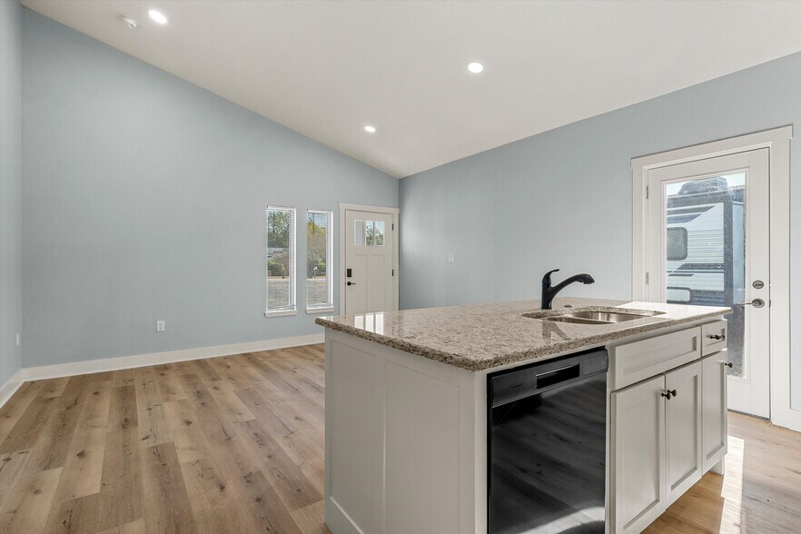 More Photos Of 711 4th St, Eddy Specialty For Sale