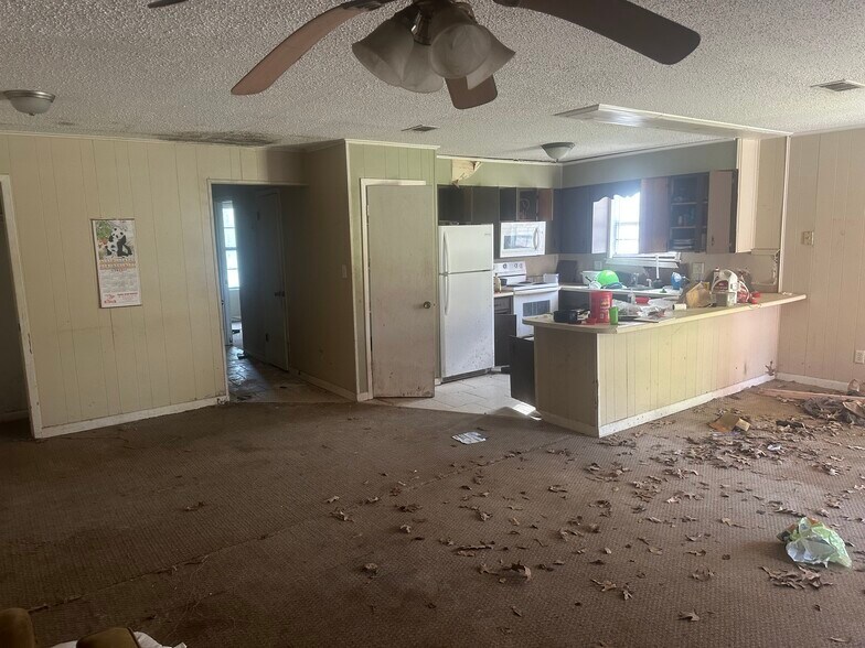 More Photos Of 207-209 Carl St, Leesville Apartments For Sale