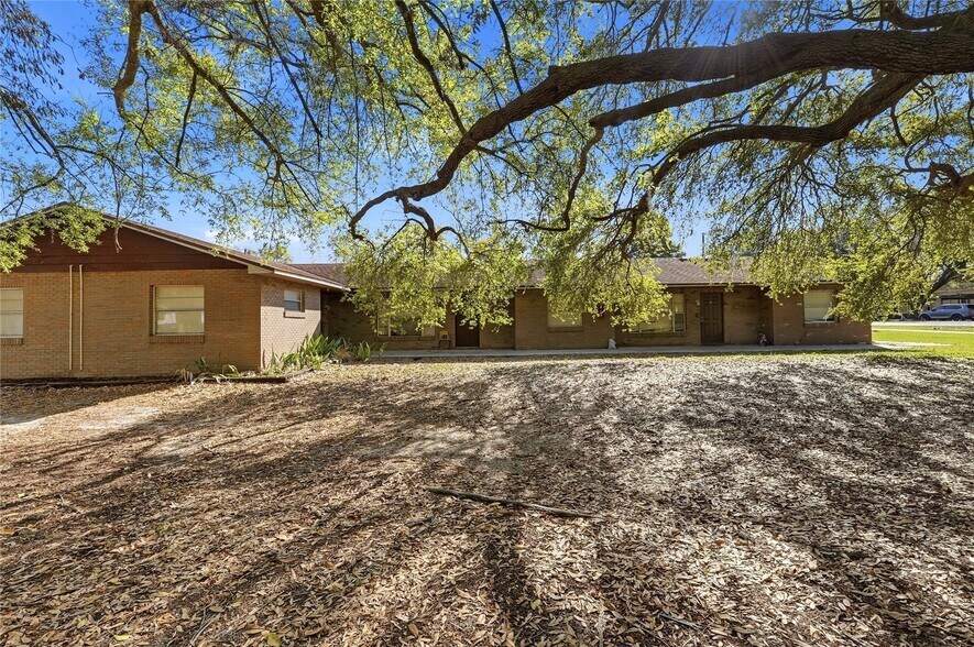 More Photos Of 2300 W Cannon Ter NW, Winter Haven Apartments For Sale