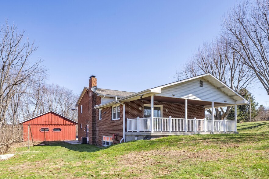 More Photos Of 1060 Pittsburgh Rd, Valencia Office For Sale