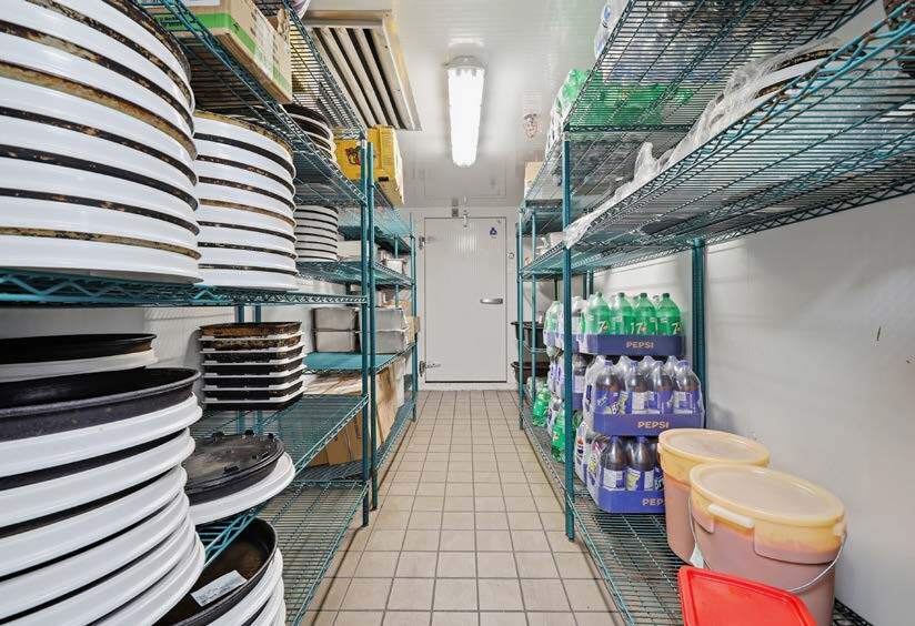 More Photos Of 2800 Rue Sherbrooke E, Montréal Storefront For Lease