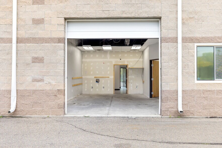 More Photos Of 275 Waneka Pky, Lafayette Freestanding For Lease