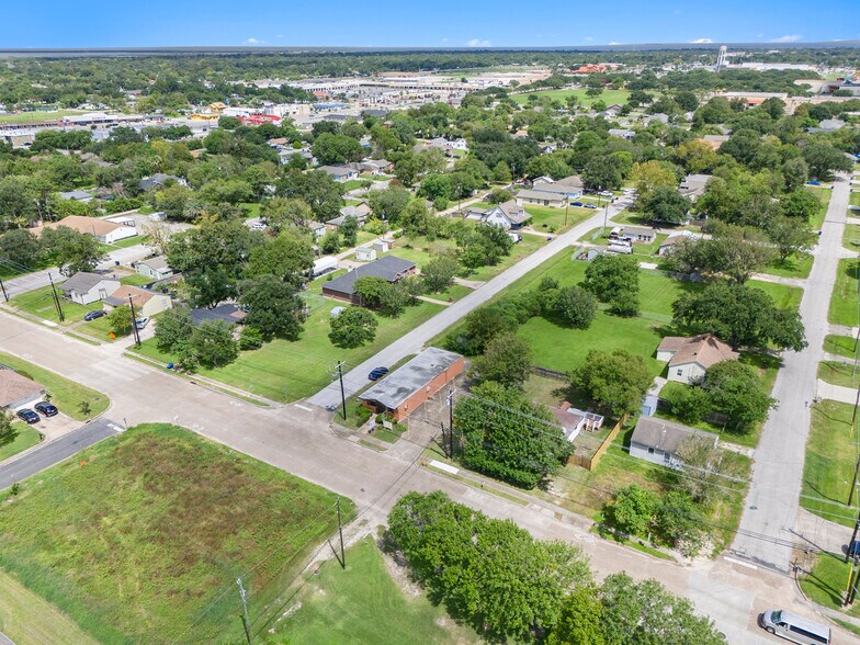 More Photos Of 512 N Logan St, Texas City Freestanding For Sale
