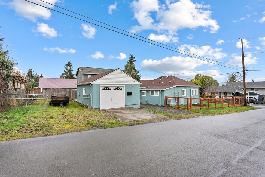 More Photos Of 418 Dewey St, Oregon City Multifamily For Sale