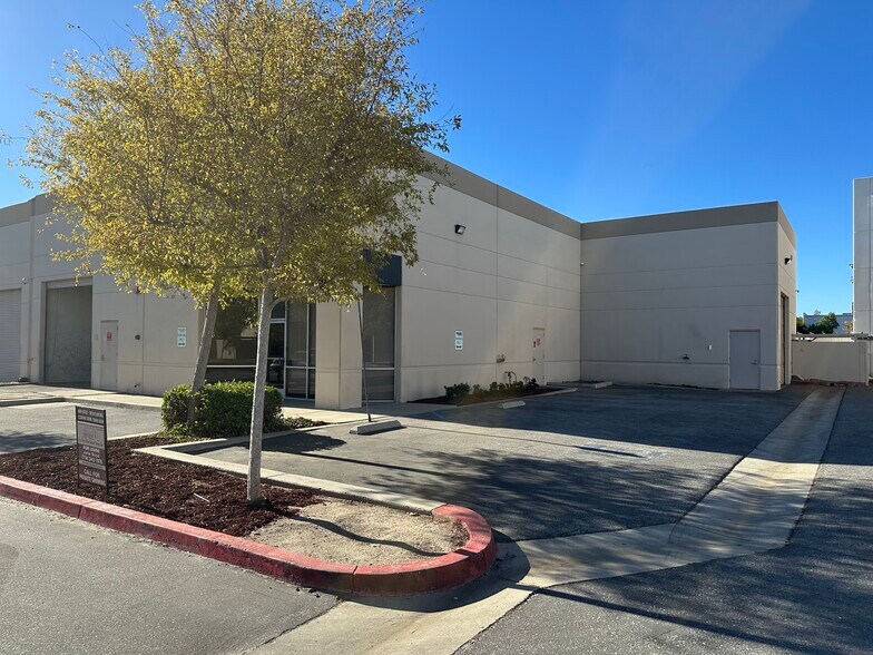 More Photos Of 41519 Cherry St, Murrieta Warehouse For Lease