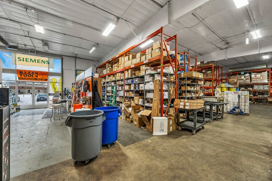 More Photos Of 3180 Coronet Way, Green Bay Manufacturing For Lease