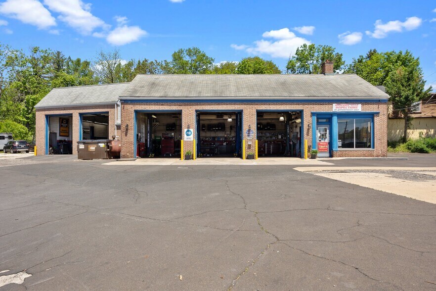 More Photos Of 2304 Huntingdon Pike, Huntingdon Valley Auto Repair For Sale