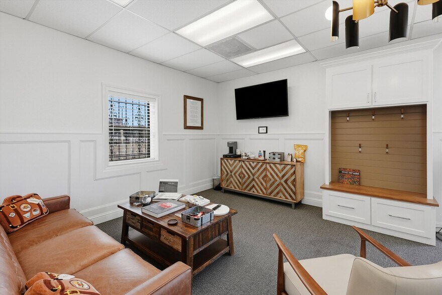 More Photos Of 3405 E Highway 377, Granbury Office For Sale