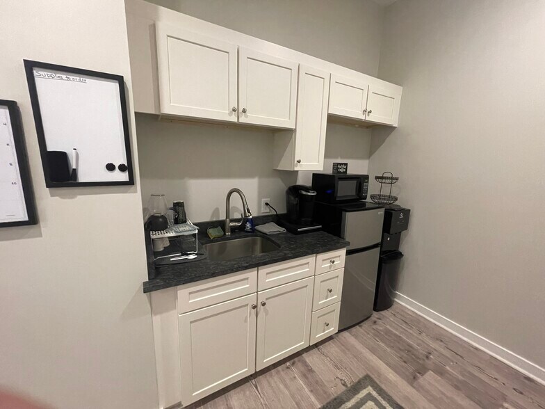 More Photos Of 6110 McFarland Station Dr, Alpharetta Medical For Lease