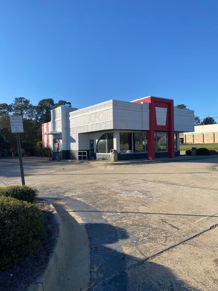 Primary Photo Of 710 E Washington Ave, Ashburn Fast Food For Lease