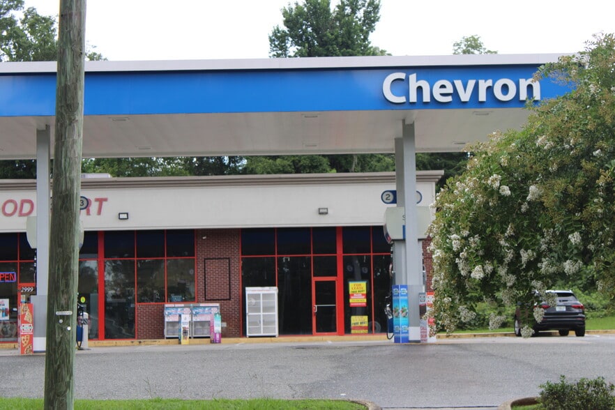 More Photos Of 2999 Jefferson St, Marianna Service Station For Lease