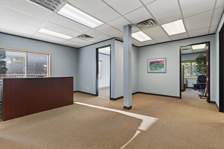 More Photos Of 8320 Bee Caves Rd, Austin Office For Sale